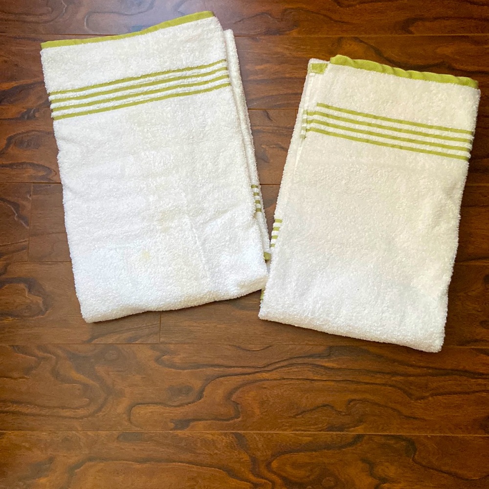 Set of towels, 2 huge bath towel, one face towel and one hand towel